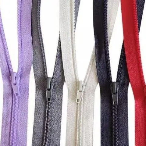 Accesorios de vestir de tipo abierto con cremallera metálica